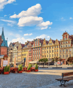 Kraków Travel Guide -Medieval squares, royal castles, and riverside cafés
